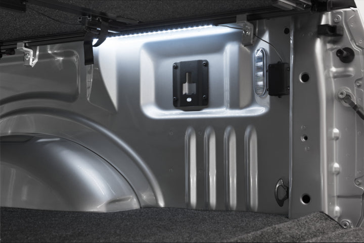 UnderCover 15-20 Ford F-150 5.5ft Ultra Flex Bed Cover - Matte Black Finish - Bull Strap