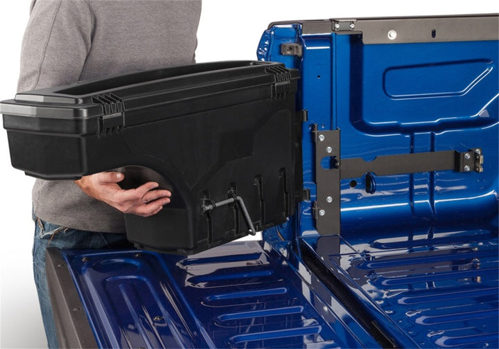 UnderCover 19-20 Chevy Silverado 1500 Drivers Side Swing Case - Black Smooth - Bull Strap
