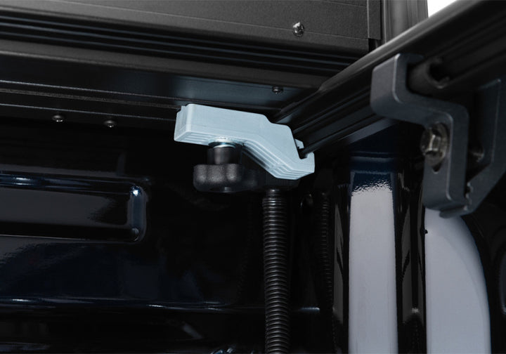 UnderCover 2021+ Ford F-150 Crew Cab 5.5ft Armor Flex Bed Cover Cover - Bull Strap