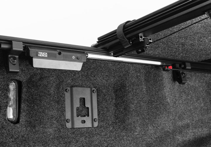 UnderCover 2021+ Ford F-150 Crew Cab 5.5ft Ultra Flex Bed Cover - Bull Strap