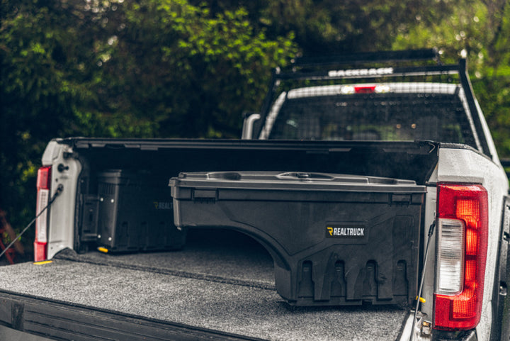 UnderCover 17-20 Ford F-250/F-350 Passengers Side Swing Case - Black Smooth - Bull Strap