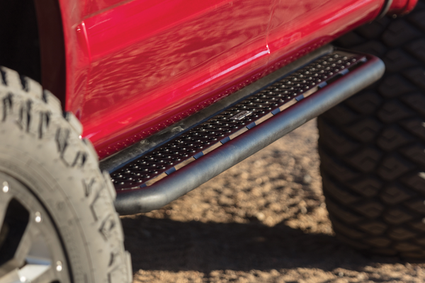 Go Rhino 07-20 Toyota Tundra Dominator Extreme D6 SideSteps Complete Kit w/SideStep + Brkts - Bull Strap