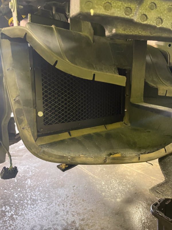 CSF BMW F8X M3/M4/M2C Auxiliary Radiators w/ Rock Guards (Sold Individually - Fits Left and Right - Bull Strap