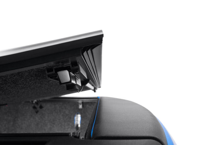 UnderCover 03-20 Dodge Ram 1500/2500 (w/o Rambox) 6.4ft Ultra Flex Bed Cover - Matte Black Finish - Bull Strap