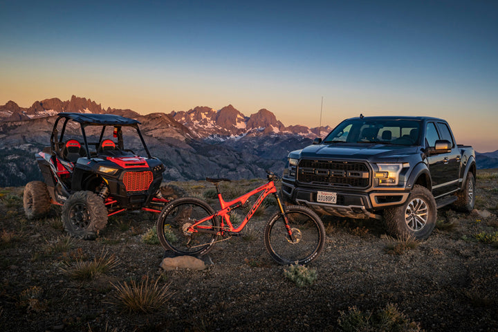 Fox 20+ GM 2500/3500 HD 2.0 Performance Series IFP Rear Shock 1.5-3in Lift - Bull Strap
