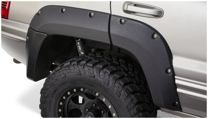 Bushwacker 99-04 Jeep Grand Cherokee Cutout Style Flares 2pc - Black - Bull Strap