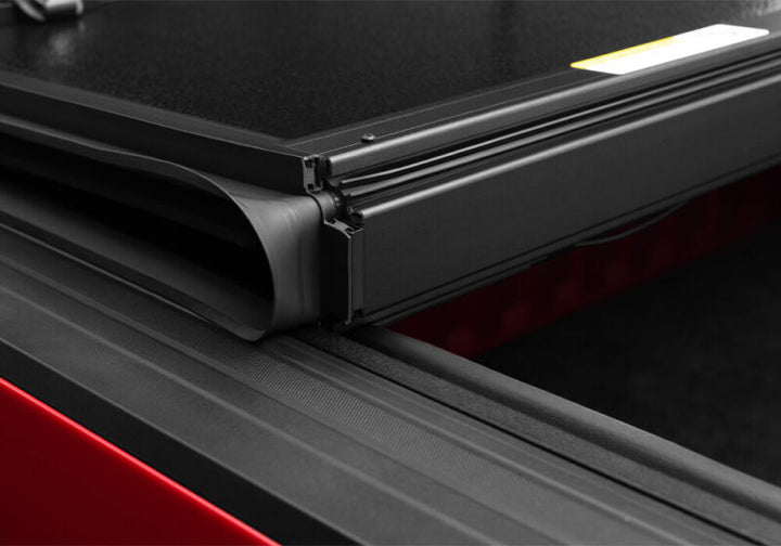 UnderCover 19-20 Chevy Silverado 1500 5.8ft (w/ or w/o MPT) Armor Flex Bed Cover - Black Textured - Bull Strap