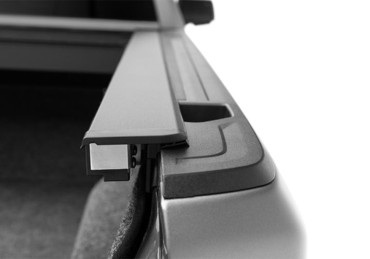 Roll-N-Lock 2019 Chevrolet Silverado 1500 60.5in Bed M-Series Retractable Tonneau Cover - Bull Strap
