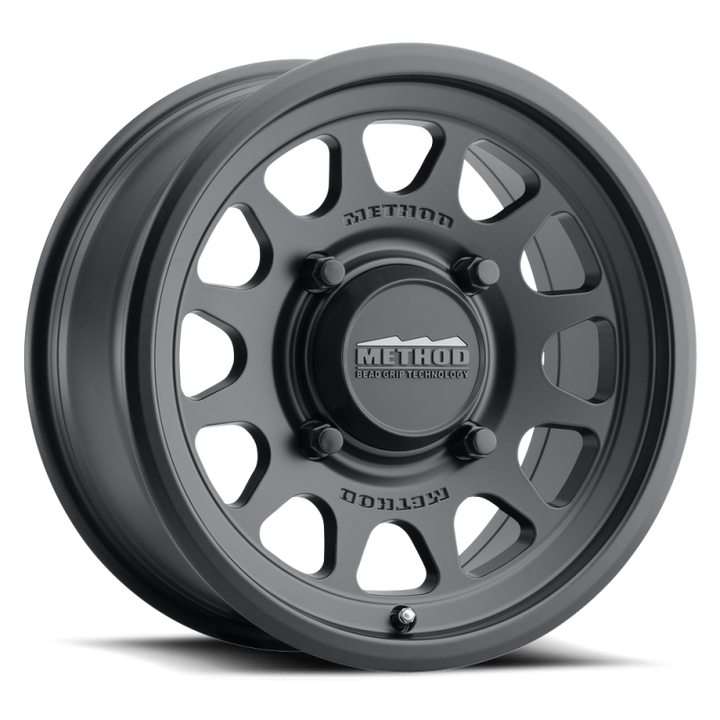 Method MR414 Bead Grip 15x7 / 5+2/38mm Offset / 5x4.5 / 76mm CB Matte Black Wheel - Bull Strap