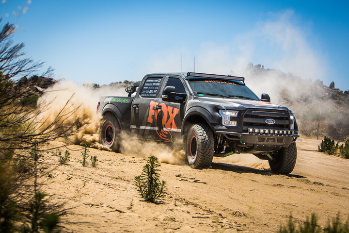 Fox 05+ Ford SD 2.0 Performance Series 9.6in. Smooth Body IFP Front Shock (Alum) / 4-5in. Lift - Bull Strap